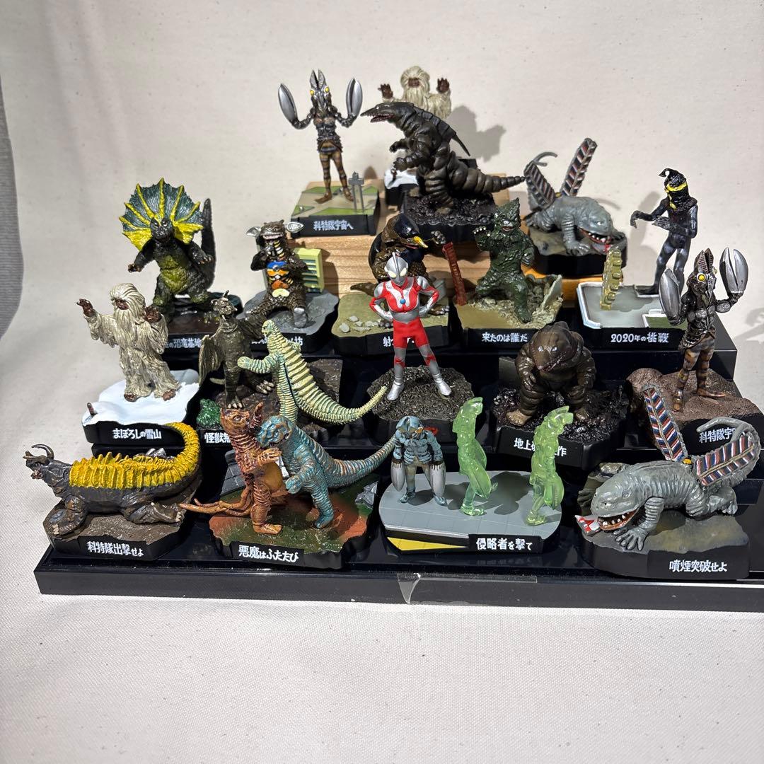 ウルトラ怪獣名鑑　バンダイ食玩15種18個