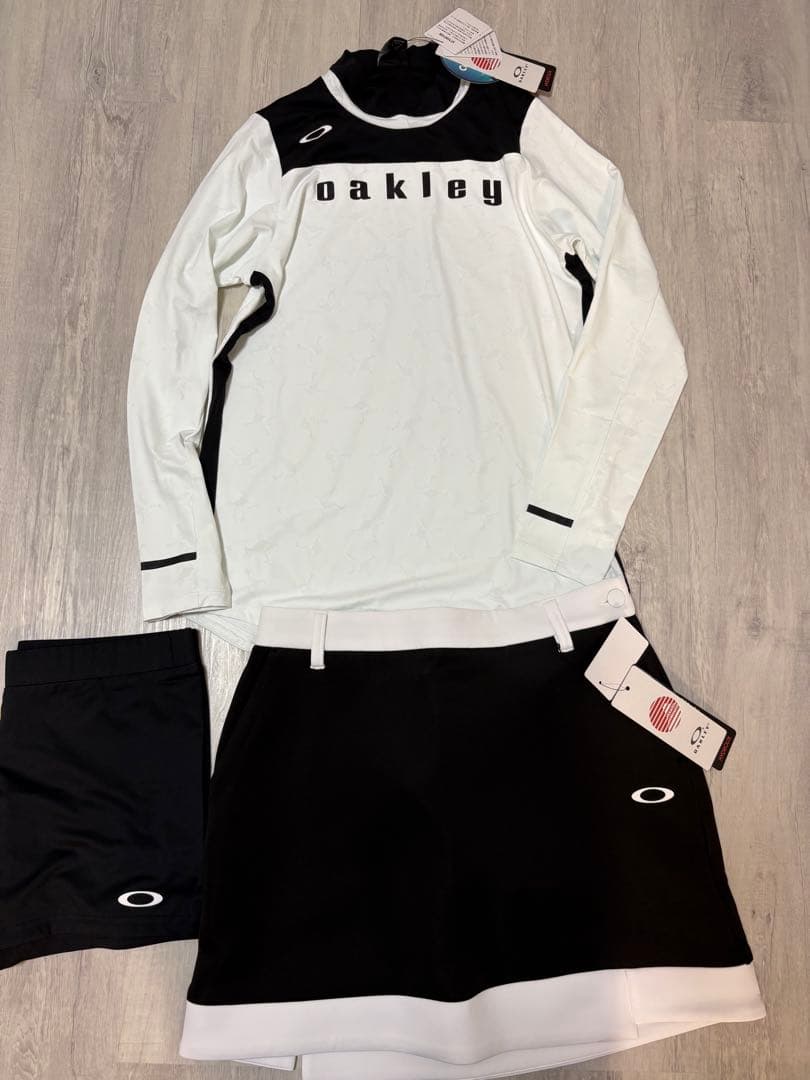 Lサイズ　新品OAKLEY オークリーゴルフセットアップ モックネック＆スカート