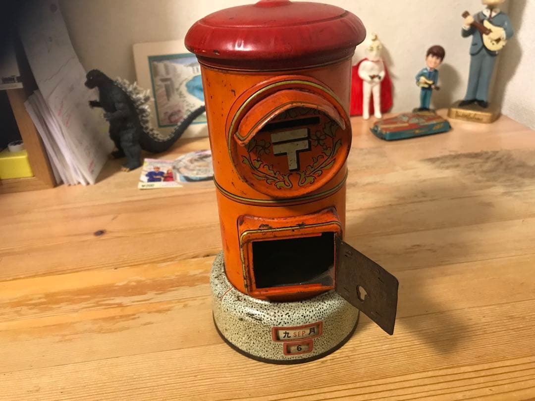 オレンジ色の郵便ポスト型アンティークブリキ