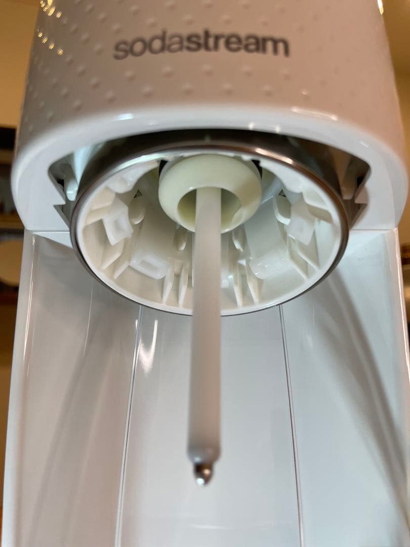 ソーダストリーム スピリット　ホワイト 専用ガスシリンダー2本 、専用ボトル1本