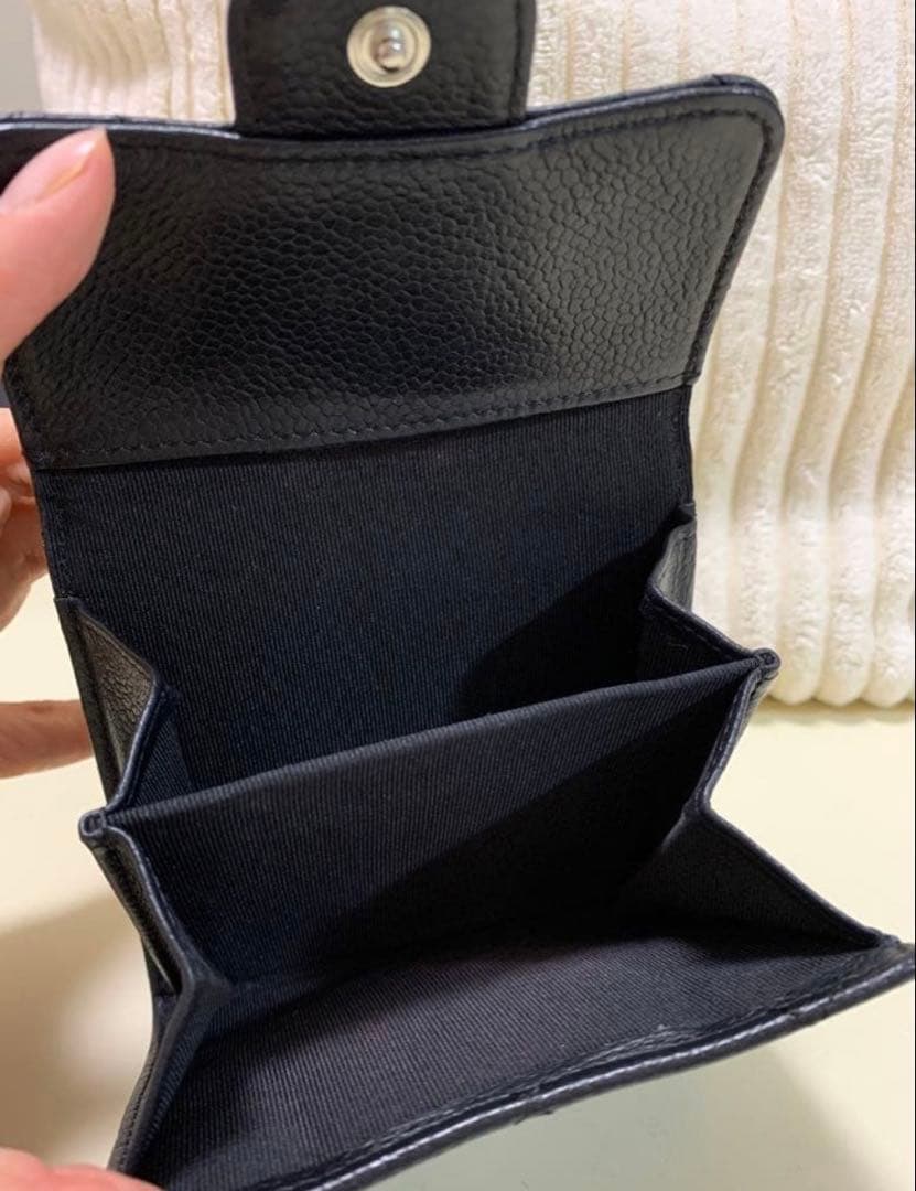 美品 希少 CHANEL キャビアスキン 両開きシャネルマーク金具 三つ折り財布
