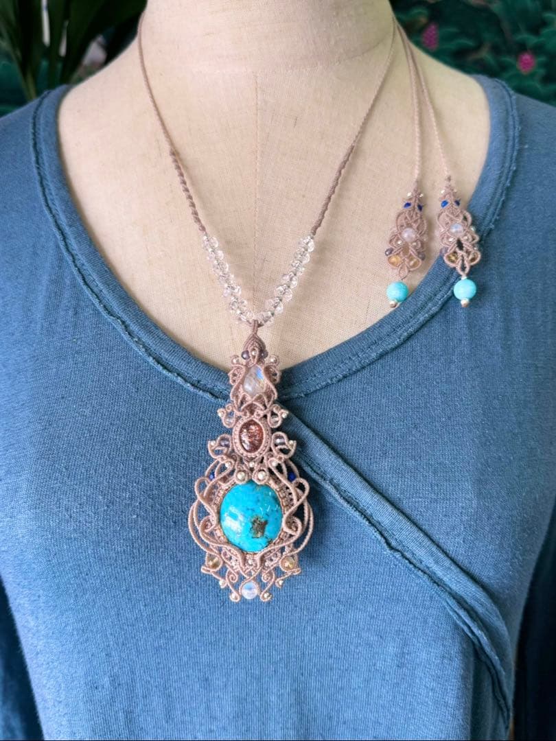 専用☆ペルシアンターコイズ＆サンストーン＆ムーンストーンのマクラメ編みネックレス