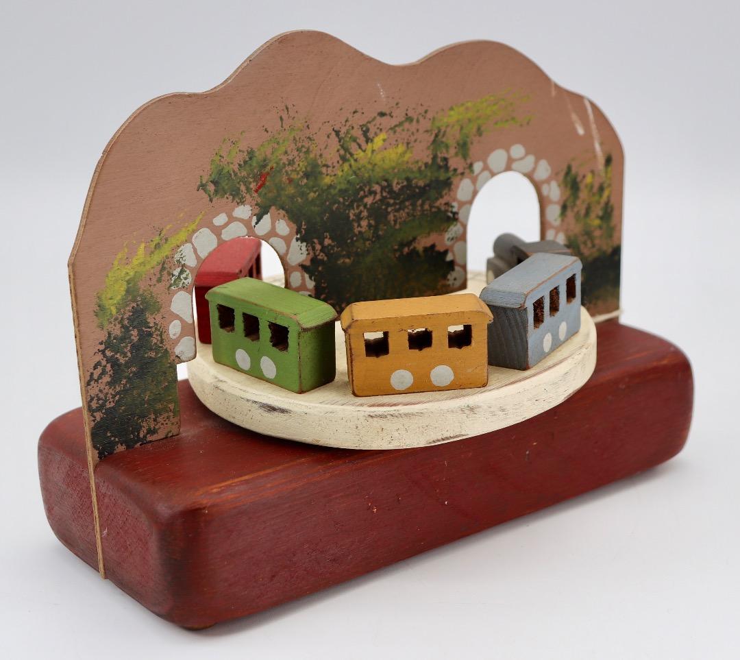 アメリカン・フォークアート 木製オルゴール アメリカ民謡「線路は続くよ」