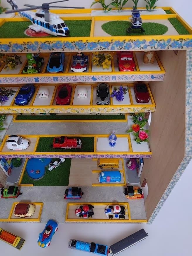 トミカ木製手作り駐車場（スモ－ルイエロ－）SY04