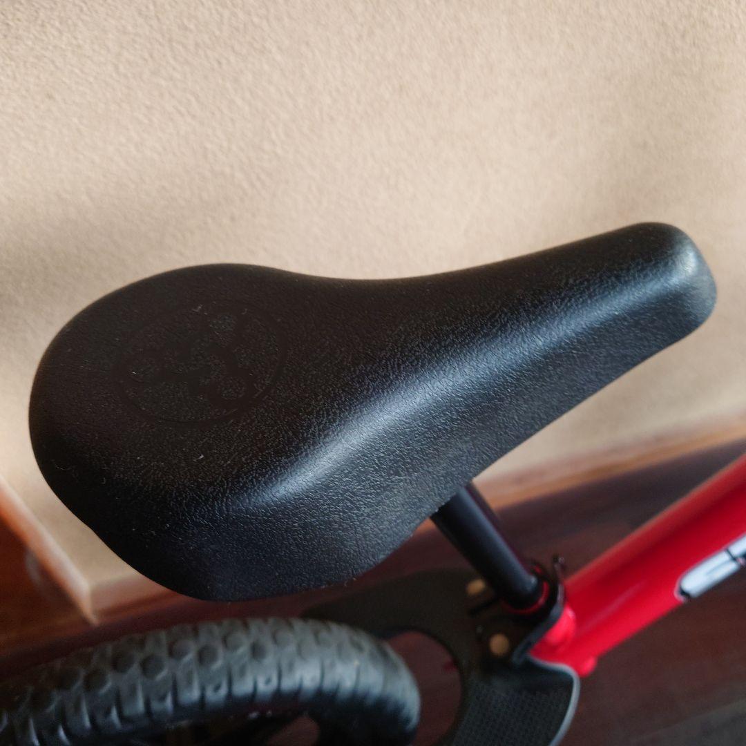 【美品、サビなし、キズ少ない】STRIDER バランスバイク 赤 12インチ