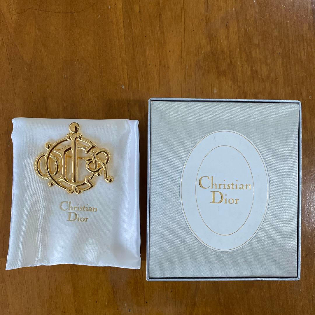 Dior ディオール　ブローチ　【未使用に近い】ロゴブローチ