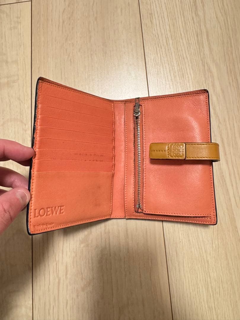 【週末セール中！】LOEWE ベージュ ライトオート 二つ折り財布 ロエベ