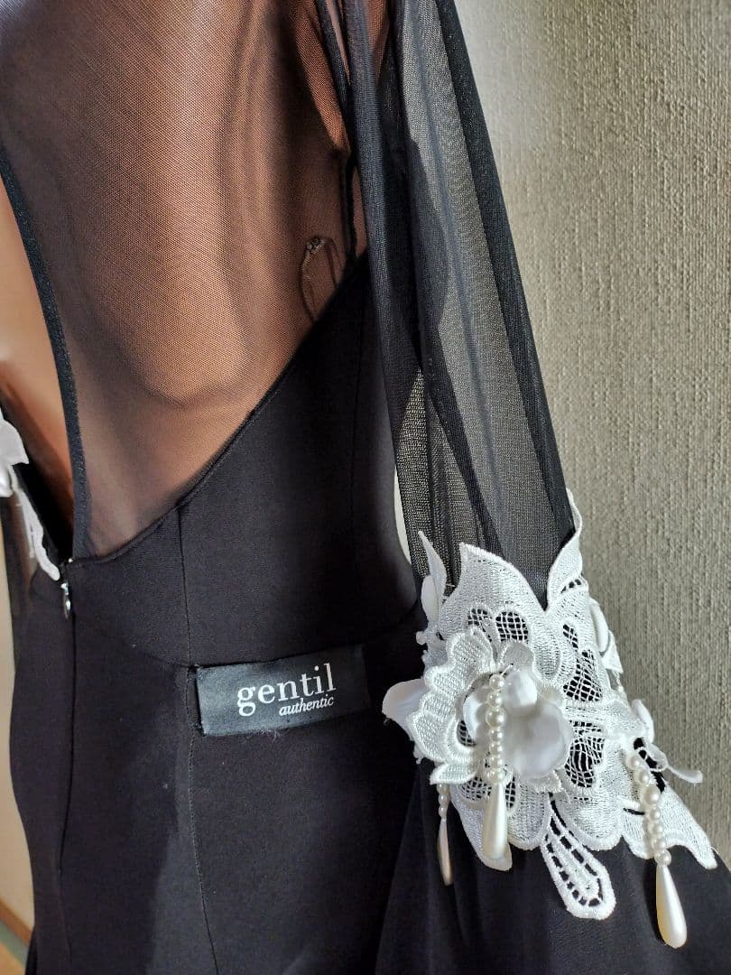 ジャンティ社交ダンス、スタンダードドレス、黒いドレスに白い小花が素敵！