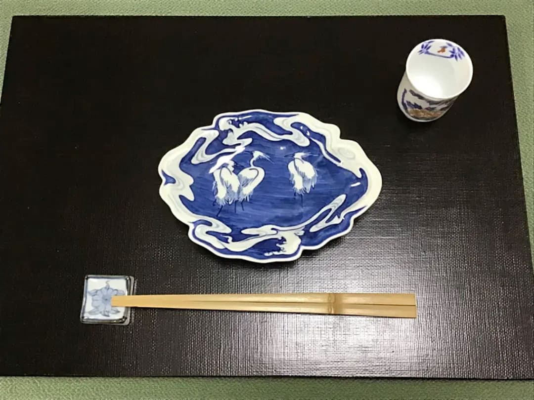 藍鍋島流水鷺図変形皿、5枚。