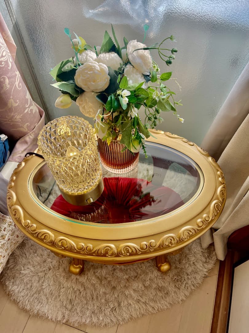 オーバル型のセンターテーブル、手作りで豪華な生地を使用