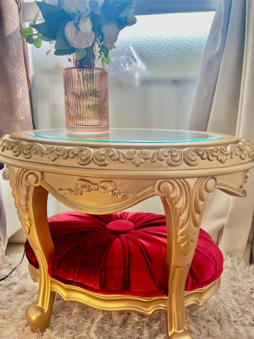 オーバル型のセンターテーブル、手作りで豪華な生地を使用