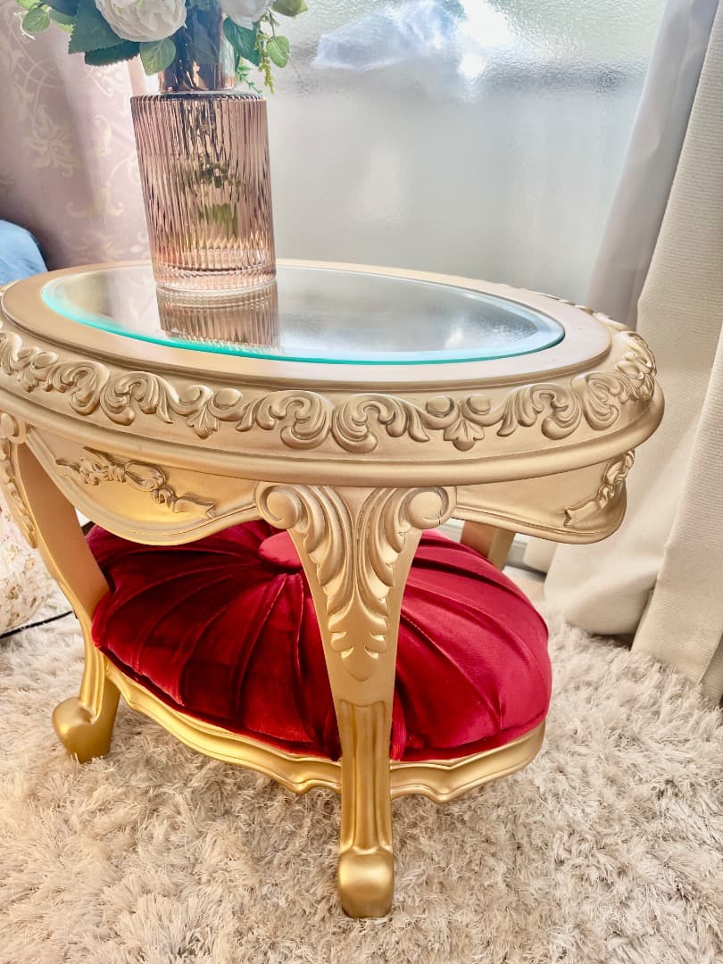 オーバル型のセンターテーブル、手作りで豪華な生地を使用