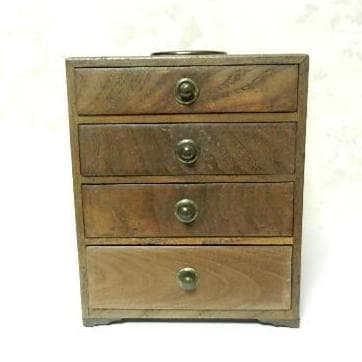 小さなアンティーク菓子箪笥（かしだんす）