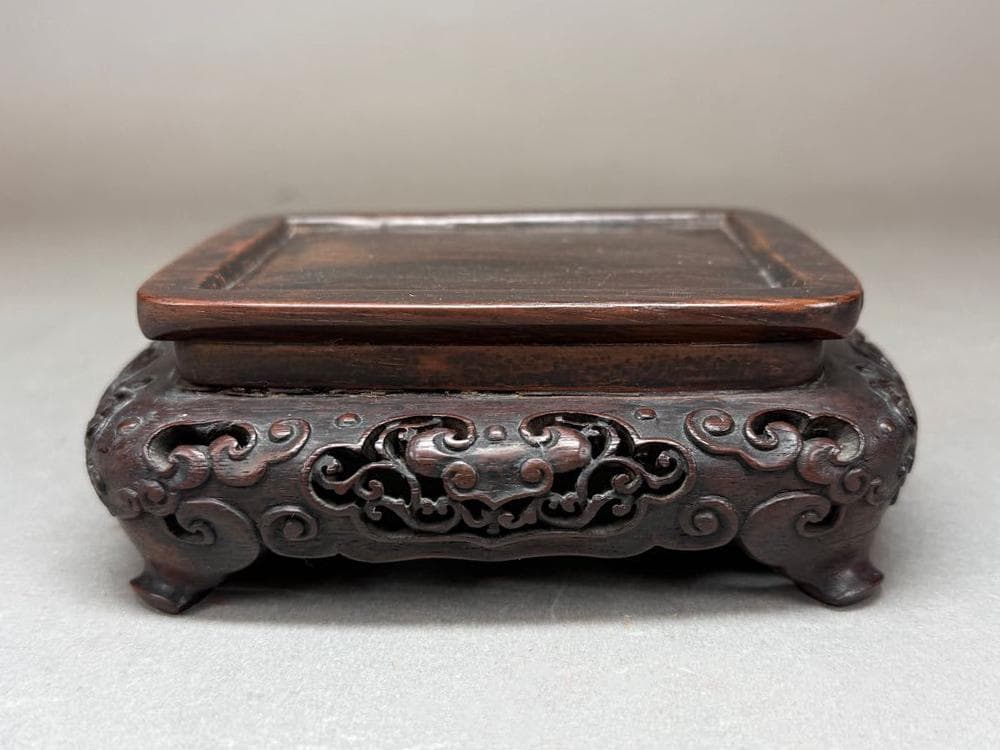 【木】　★ 竹木 紫檀彫扁六方形底座 ★　清朝期　如意雲足 細工彫刻　文房珍玩