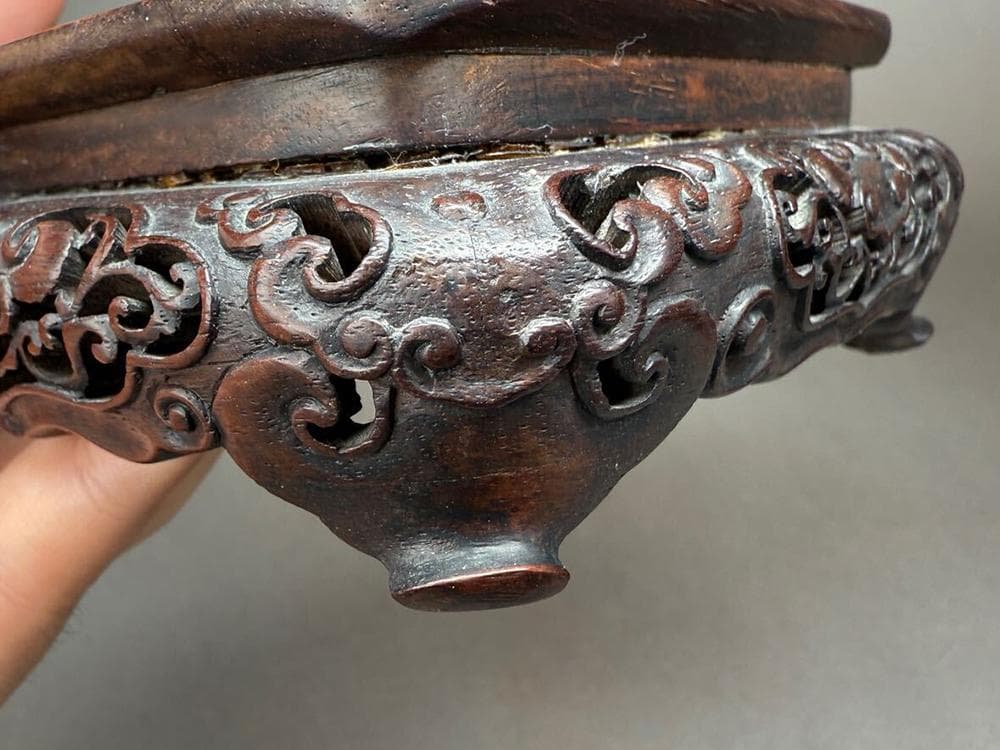 【木】　★ 竹木 紫檀彫扁六方形底座 ★　清朝期　如意雲足 細工彫刻　文房珍玩