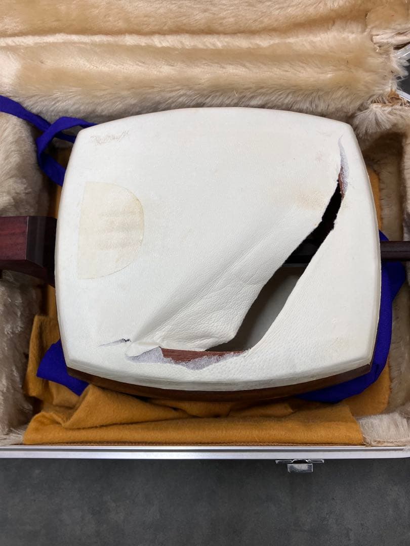 ①三味線 本体 伝統的和柄装飾付き 和楽器 付属品各種 ハードケース付