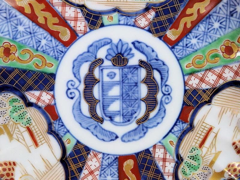 大聖寺伊万里　金襴手　紋章に菊花皿 　5寸皿　CYx