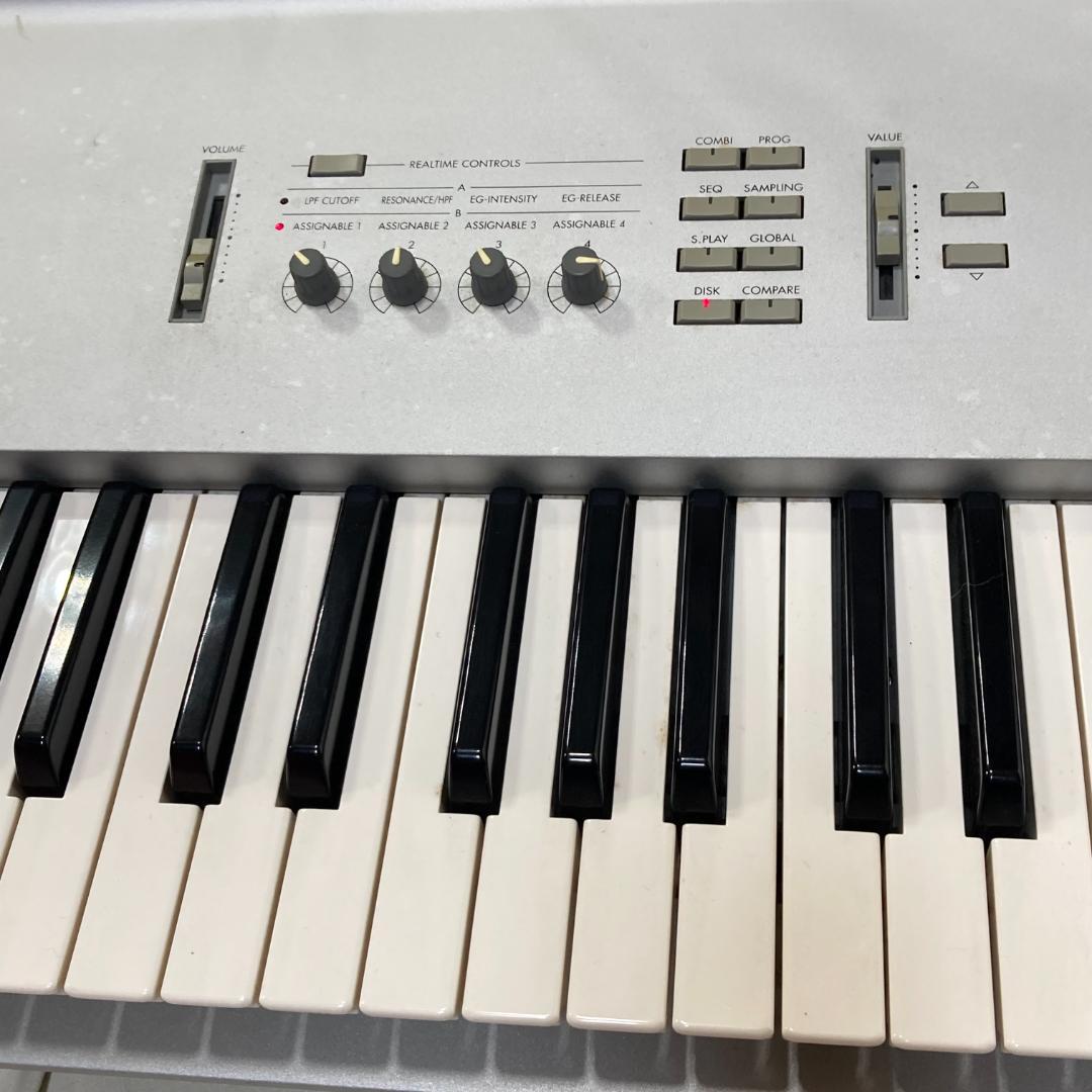 KORG TRITON PRO シンセサイザー コルグ