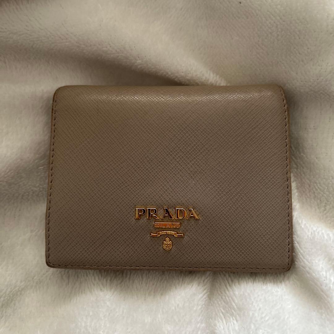 PRADA 二つ折り財布 ベージュ