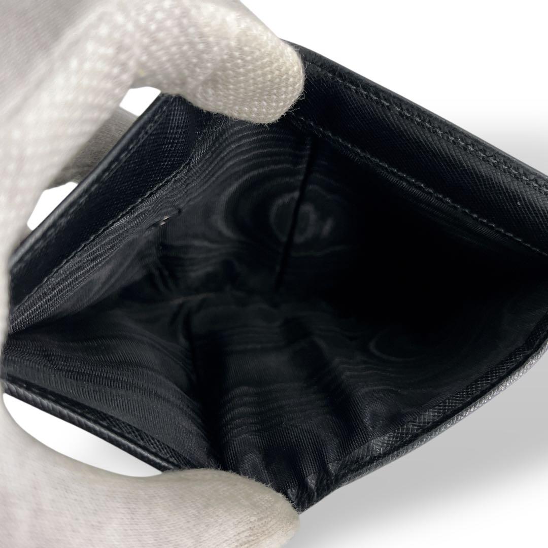 もち様　プラダ　三つ折り財布　コンパクトウォレット　三角ロゴ　サフィアーノレザー