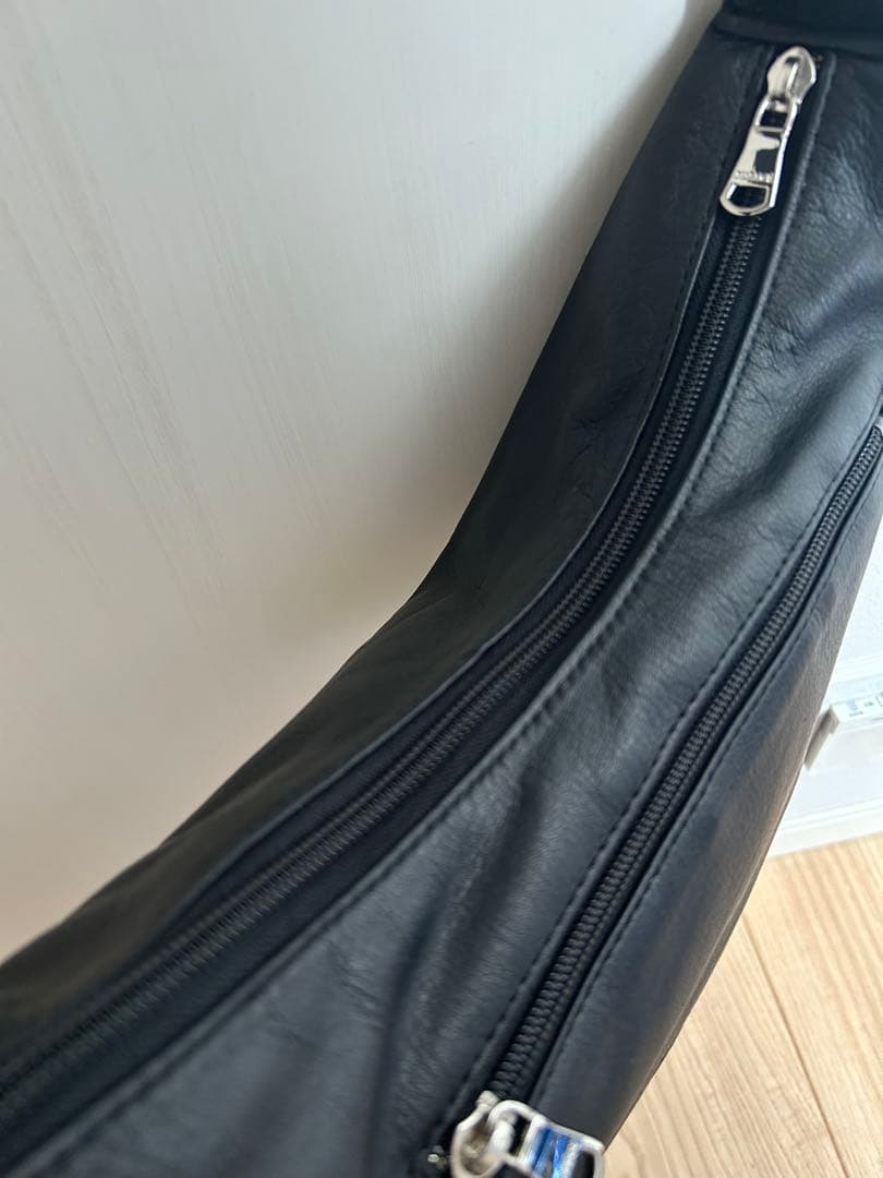 美品　russet ソフトレザーラウンドショルダーバッグ　ブラック