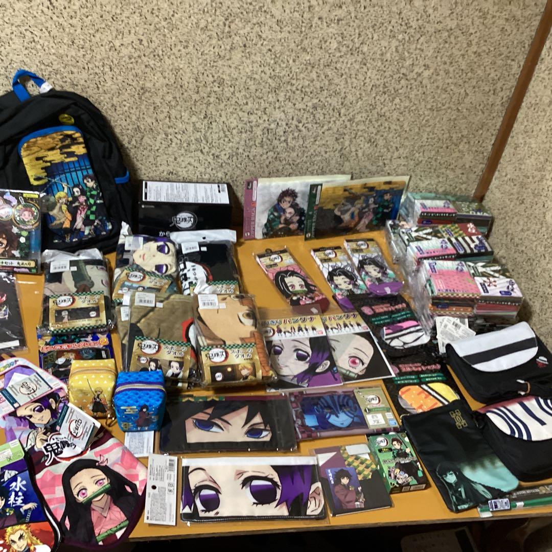 2388鬼滅の刃グッズセット　リュック &ティッシュ &タオル