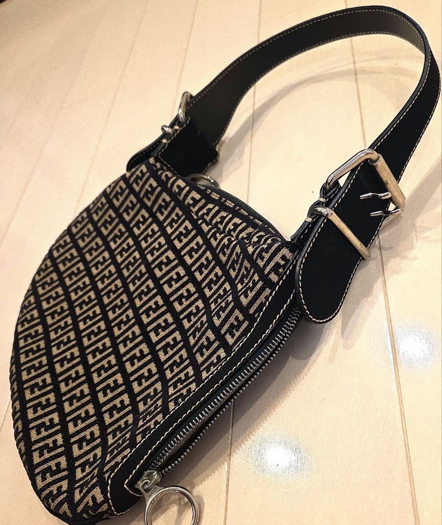 フェンディ　FFロゴ ショルダーバッグ