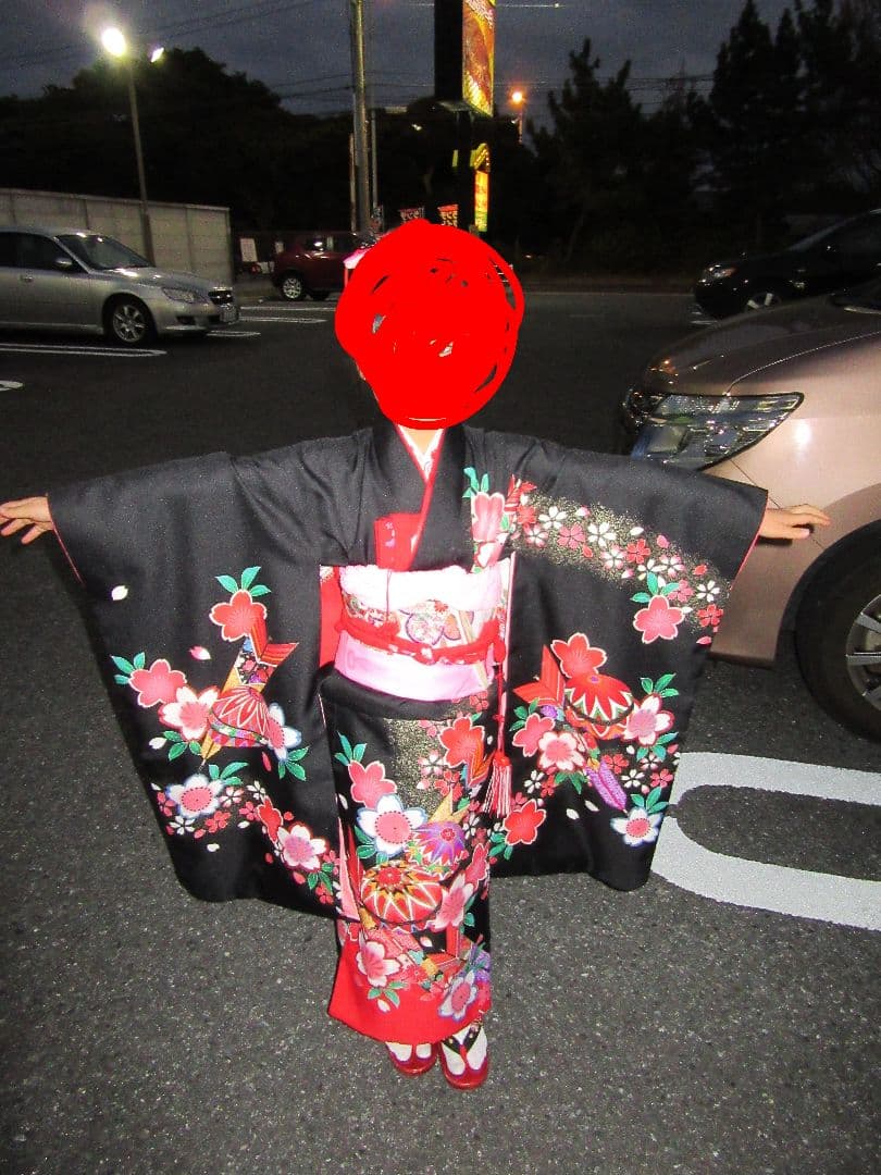 ぽ*す様 七五三 伝統的な着物 黒と赤の花柄　7歳
