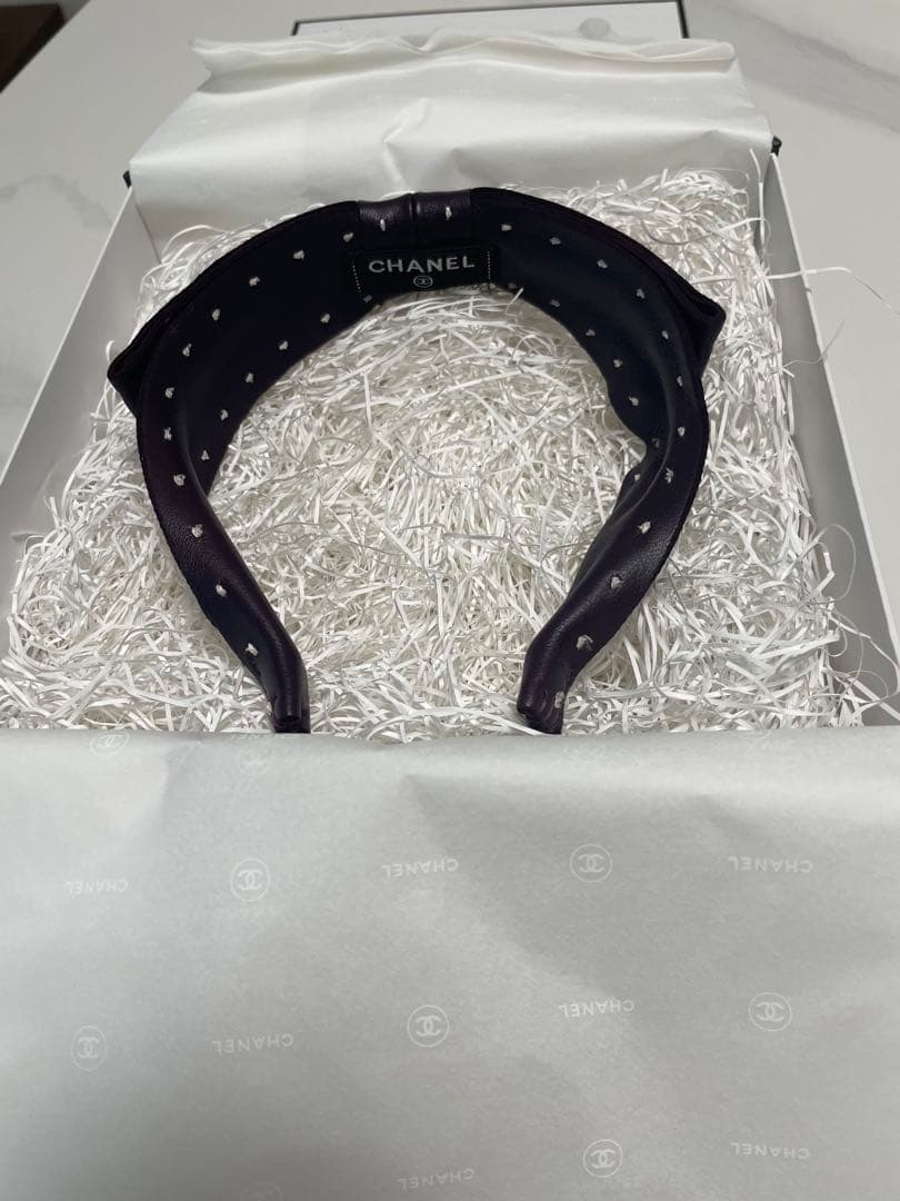 CHANEL ダークパープル レザー ヘアバンド