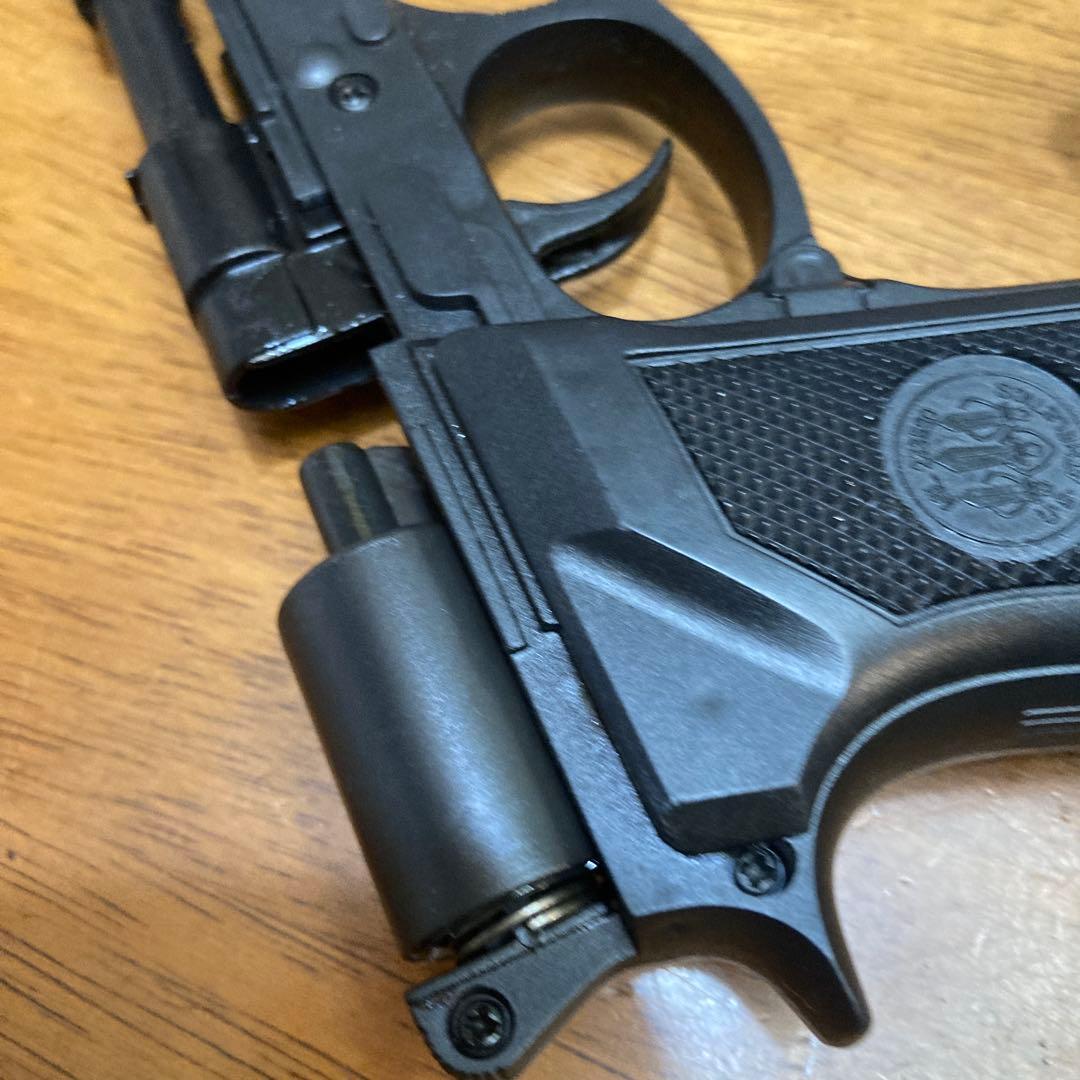 おもちゃ　プラ製　ブラックハンドガンモデル