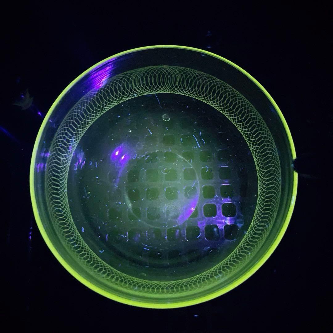 骨董　時代ガラス　グラヴィール技法　薄張りガラス　碗型　ボウル　ウランガラス１客