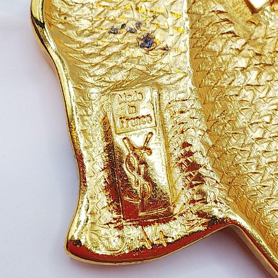 YVES SAINT LAURENTイブサンローラン ブローチ 葉っぱ ゴールド