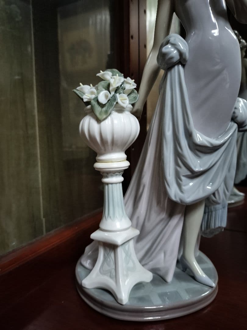 【専用です！】【欠けあり】リヤドロ　大型　 陶器人形　貴婦人　No.5377