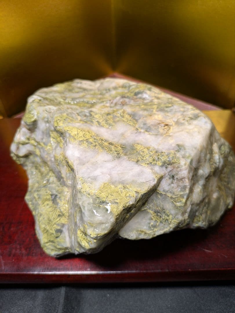 原石 2.4kg 石英の一種？天然石 鑑賞石 希少 レア品