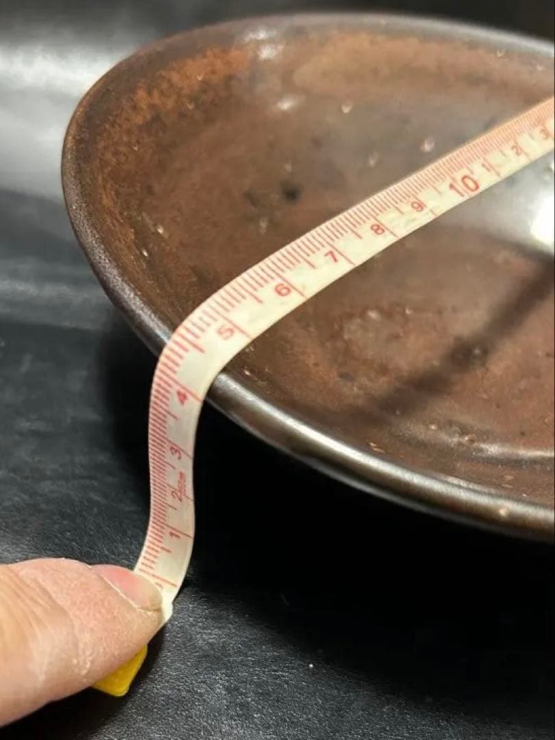 美しい古美術◾️蔵からかなり美しい黒い釉薬の天目平茶碗が出てきました。