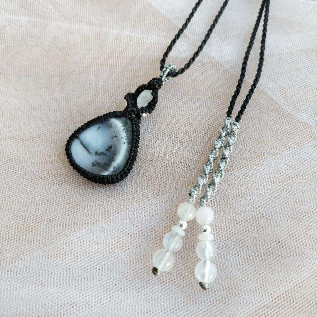 デンドライトオパール　ブルームーンストーン　マクラメ編みネックレス他1点同梱