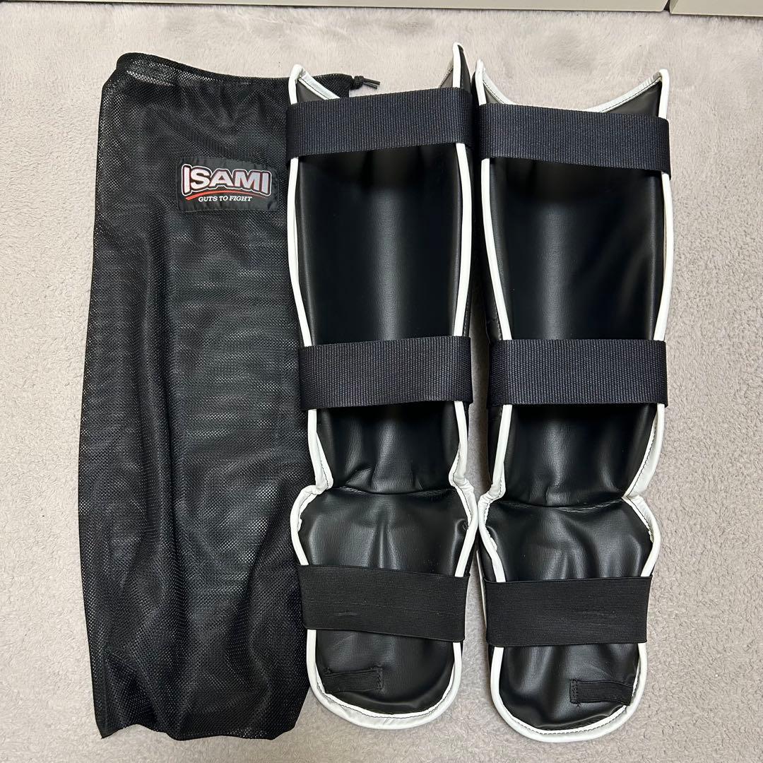 ISAMI 100A MMA シンガード ブラック/ホワイト　レガース