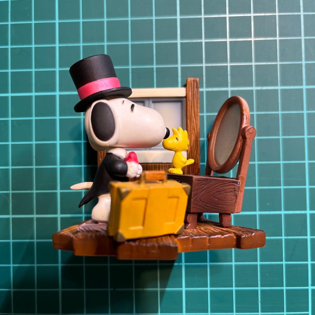 スヌーピー　フィギュア　身だしなみを整えるスヌーピー