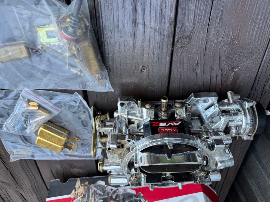 ジャンクEdelbrock AVS2 650fcm OHキット付き