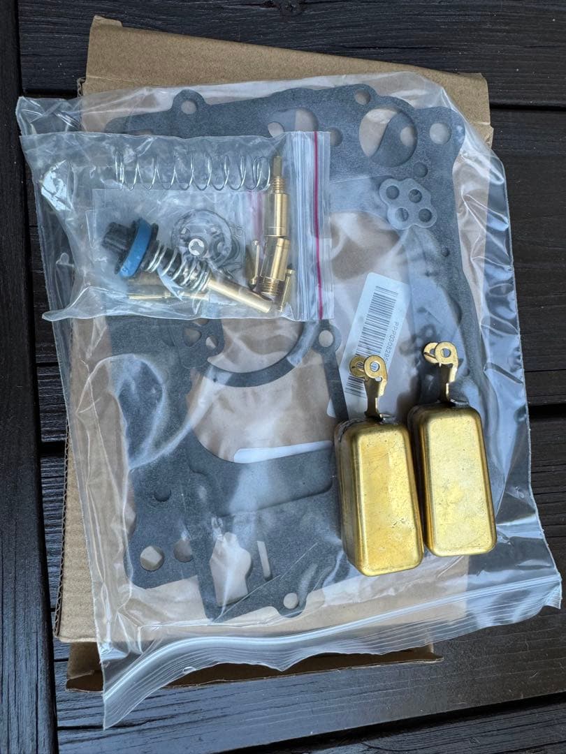 ジャンクEdelbrock AVS2 650fcm OHキット付き