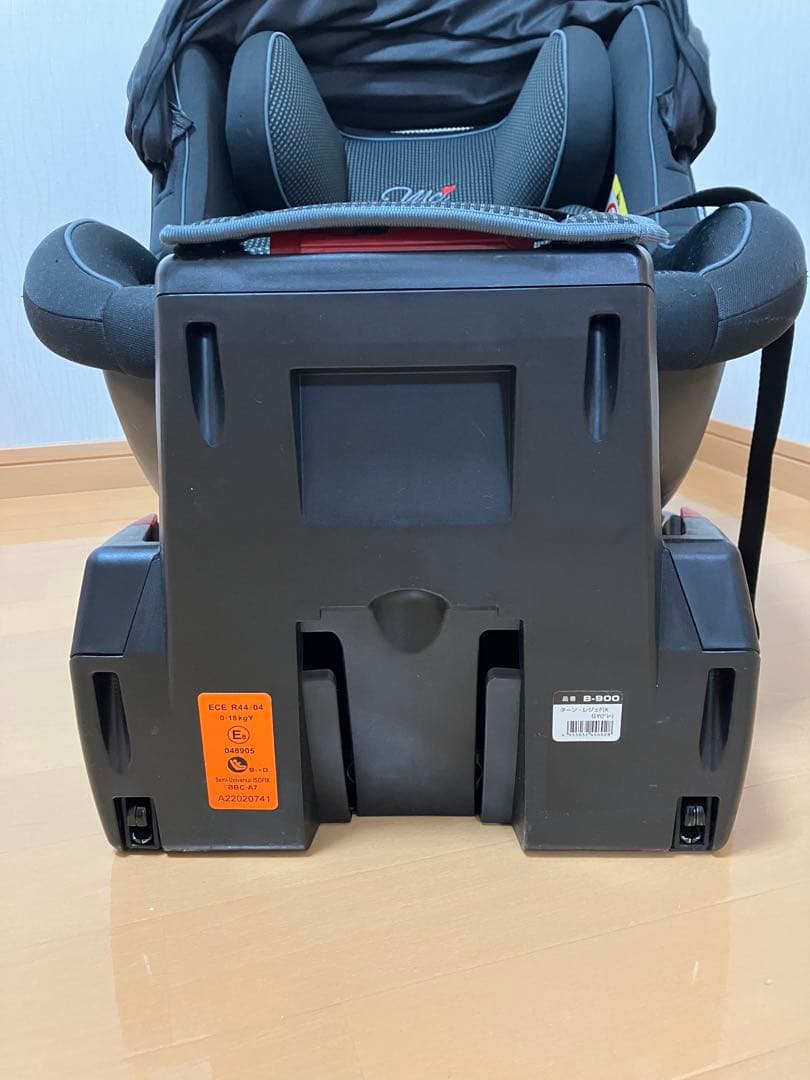 西松屋　ターンレジェFIX(回転式)チャイルドシート