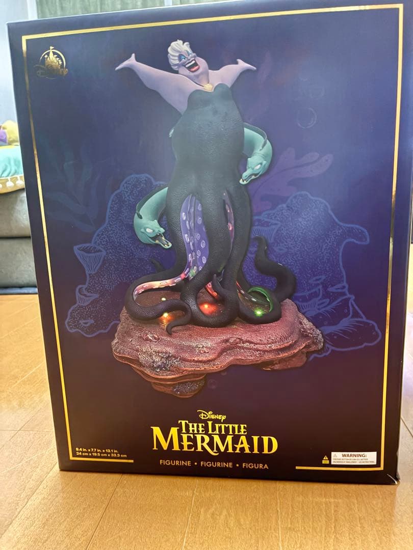 アースラ リトルマーメイド　ライトアップフィギュア ディズニーストア　限定