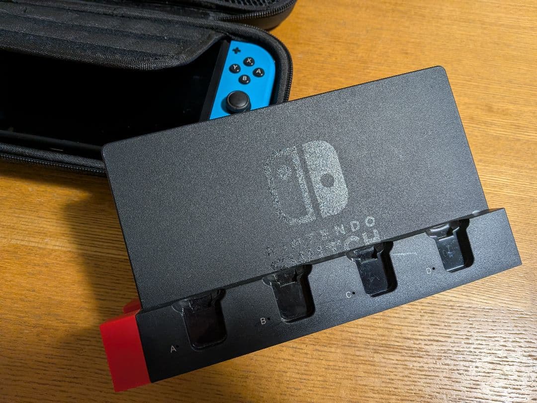 中古品　Nintendo Switch 赤/青 本体