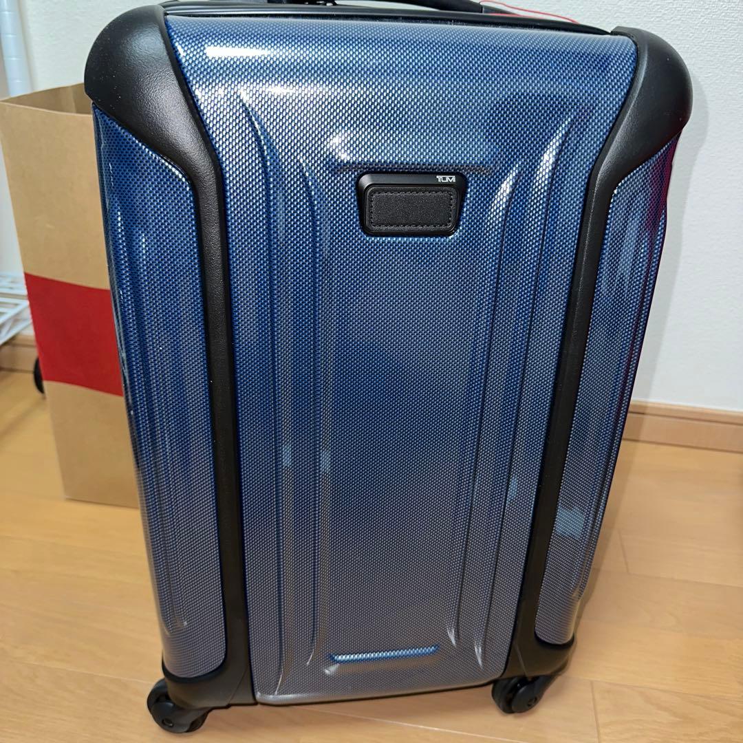 アッキー様　正規店１月購入 新品未使用 TUMI 中型(機内持ち込み可)キャリー