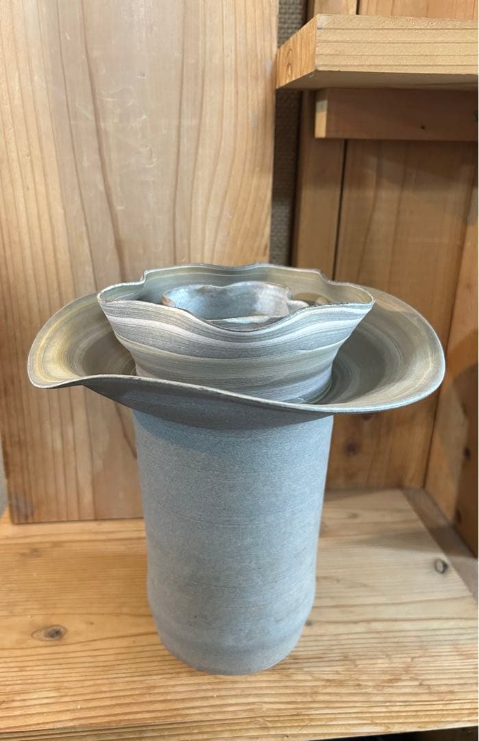 陶芸作家　やきもの　花器　花瓶　白石和宏　娘　白石阿衣