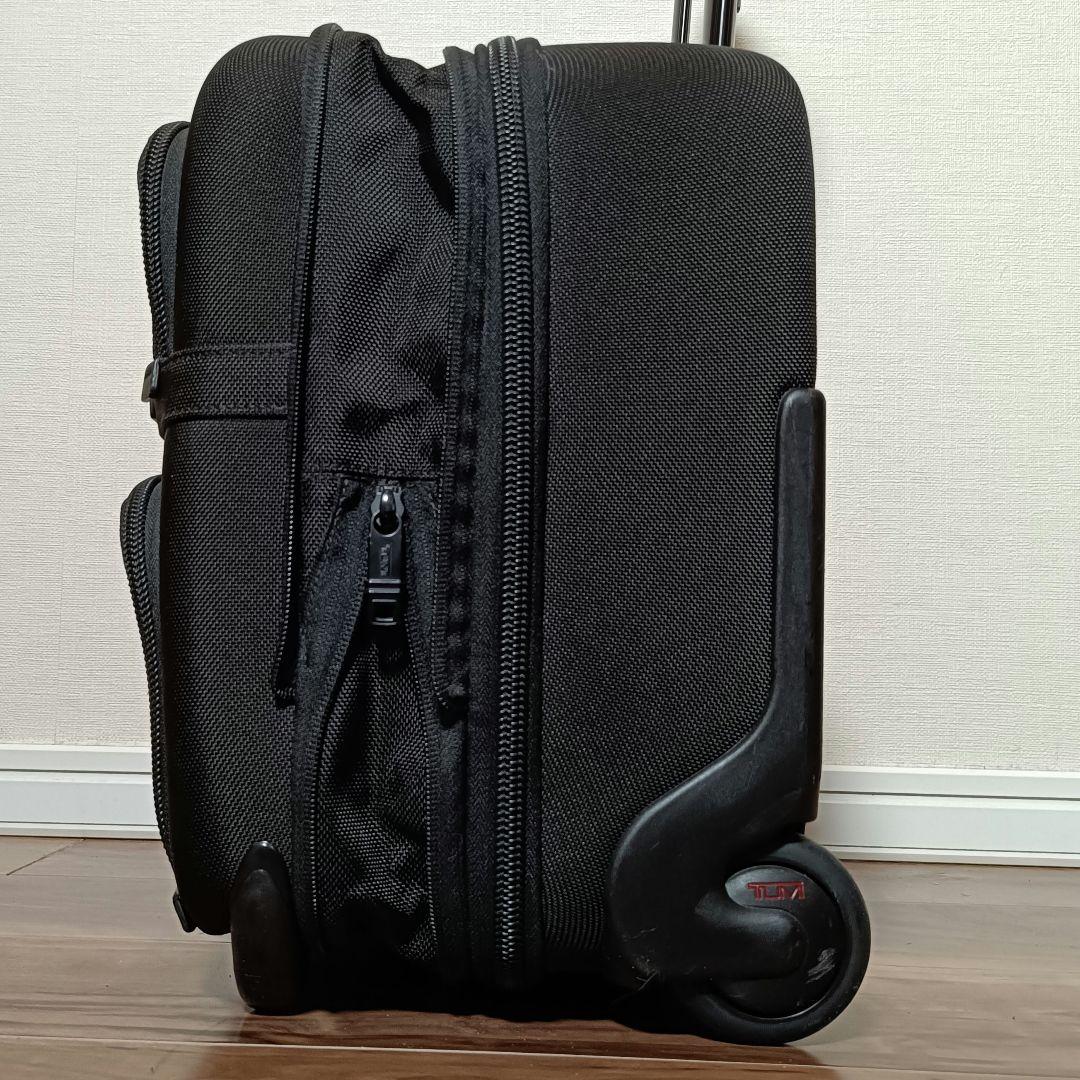 TUMI コンパクト エキスパンダブル ホィールド ブリーフ 機内持込可 黒