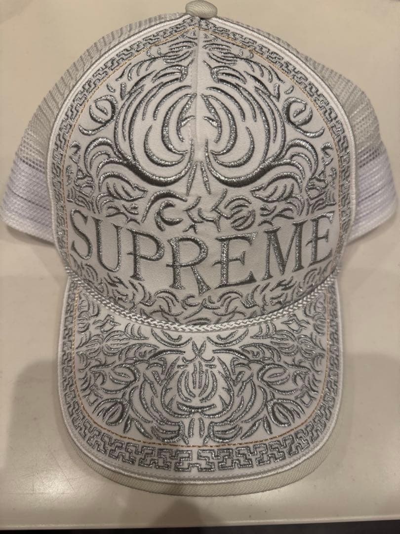 SUPREME 刺繍ホワイトキャップ
