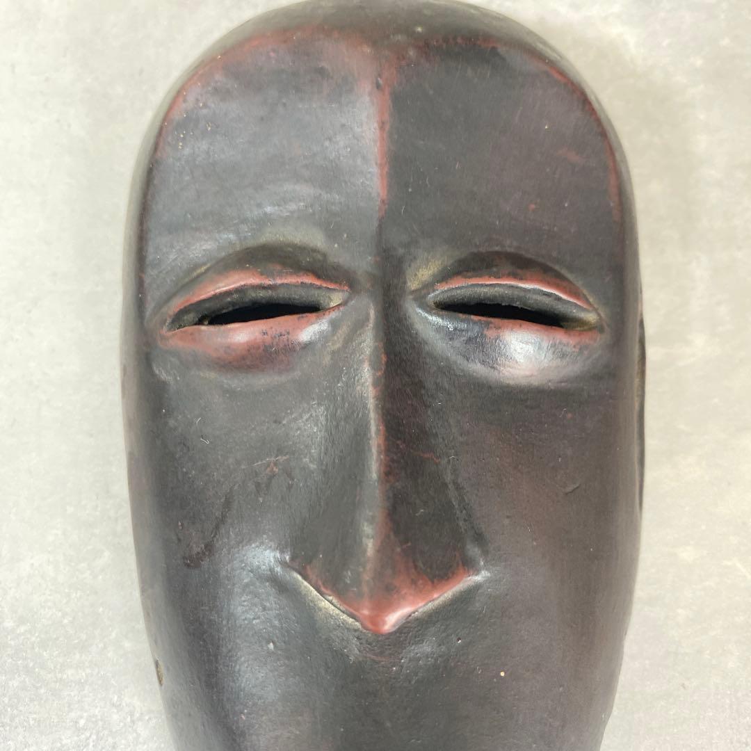 アフリカ工芸品　コートジボワールのマスク　ルーブル型取り工房、9 x 17 cm