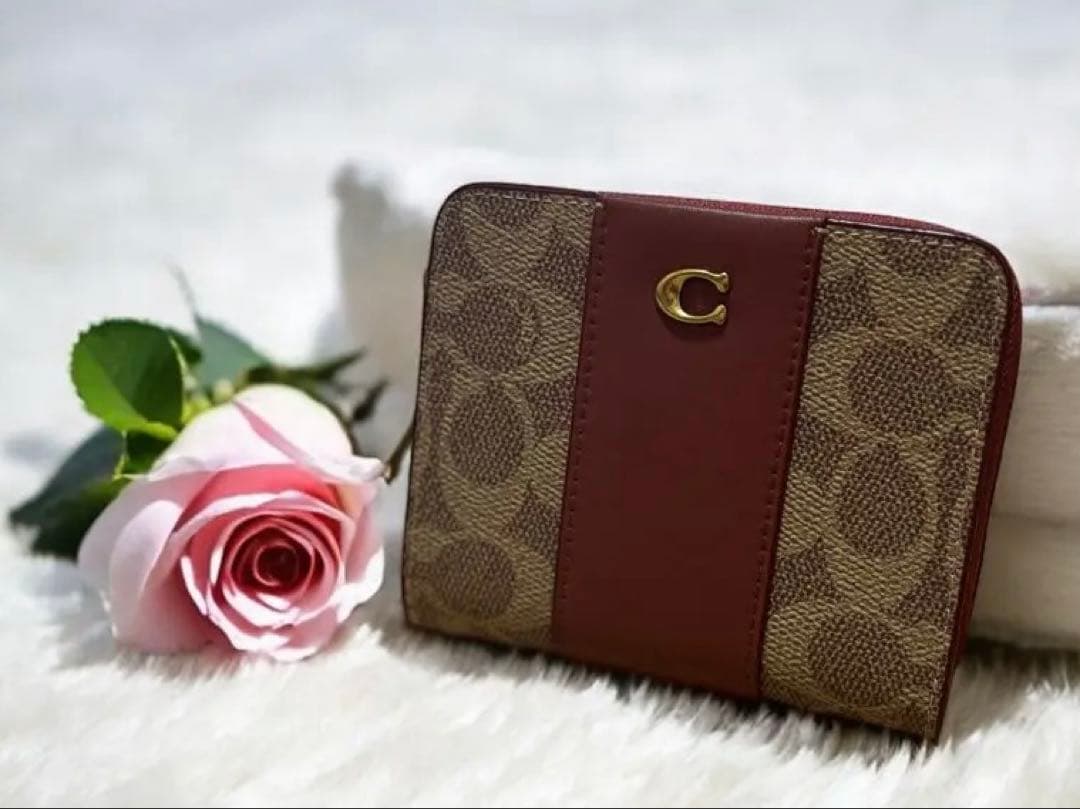 【新品】COACH ✨二つ折り財布ビルフォールド ウォレット新品