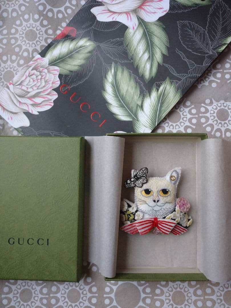 値下げ【希少】GUCCI ヒグチユウコ 刺繍ブローチ